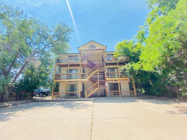 1137 Pleasant Street