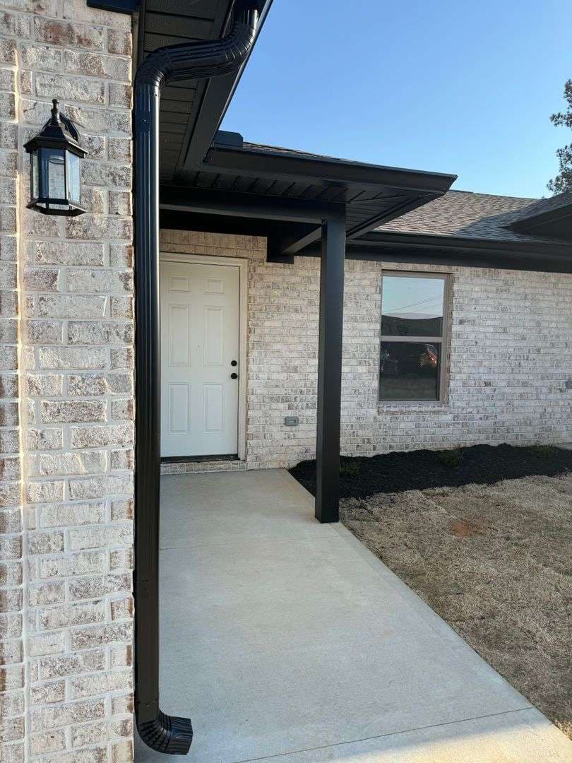 Nestled Tri-Plex in the Heart of Greenfield