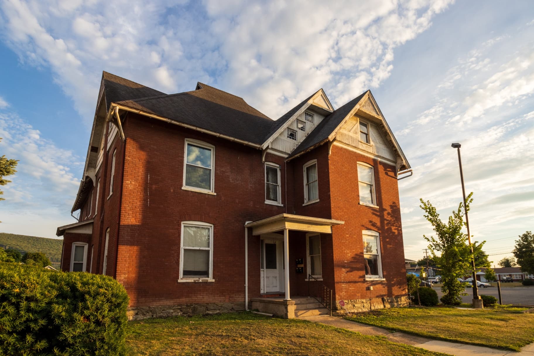 849 West Third St