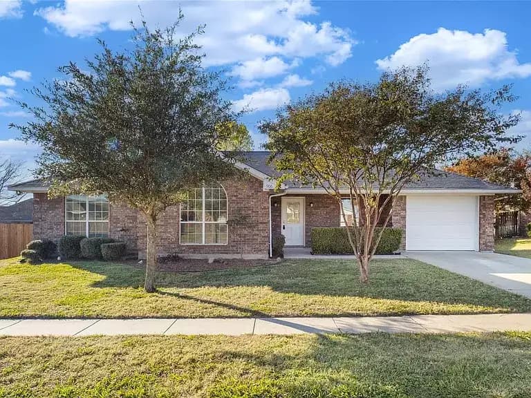 906 Roseanne Dr
