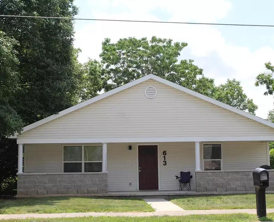 613 W Riverside Ave