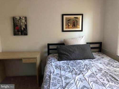 5 minute walk to GMU - Fully Furnished - Private bedroom with Private bathroom