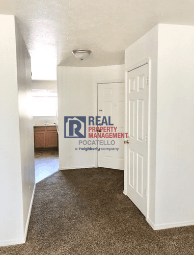 1120 E Poplar