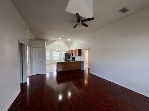 Nice 3 Bedroom 2 Bath plus Bonus Room in Murfreesboro - Available Immediately!