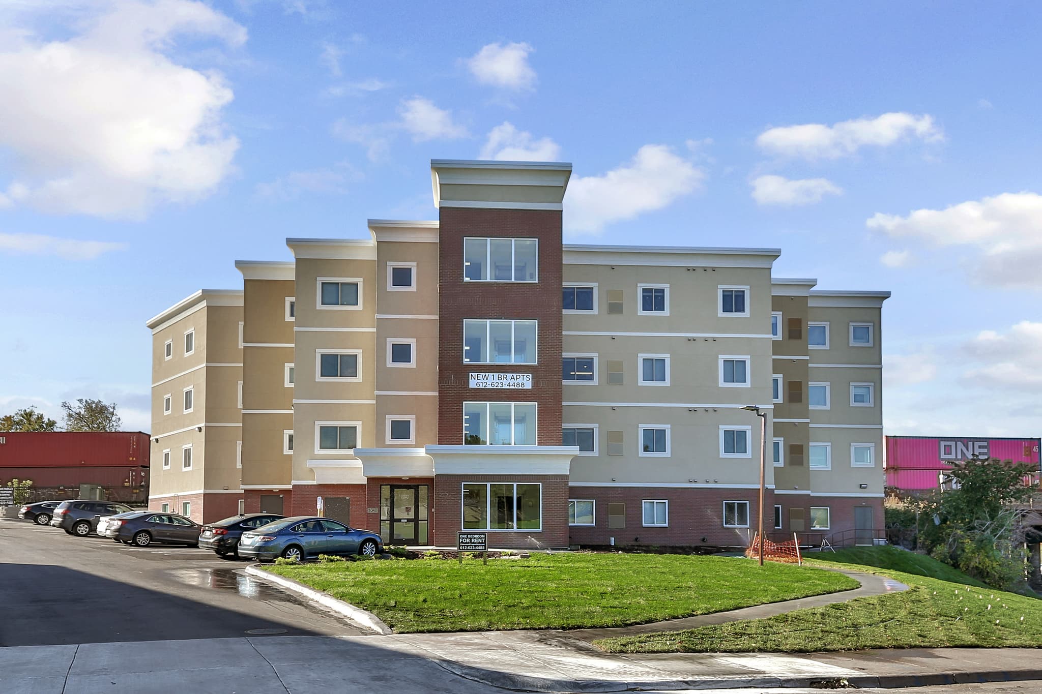 Elmwood Properties - 1040 Como Ave. SE