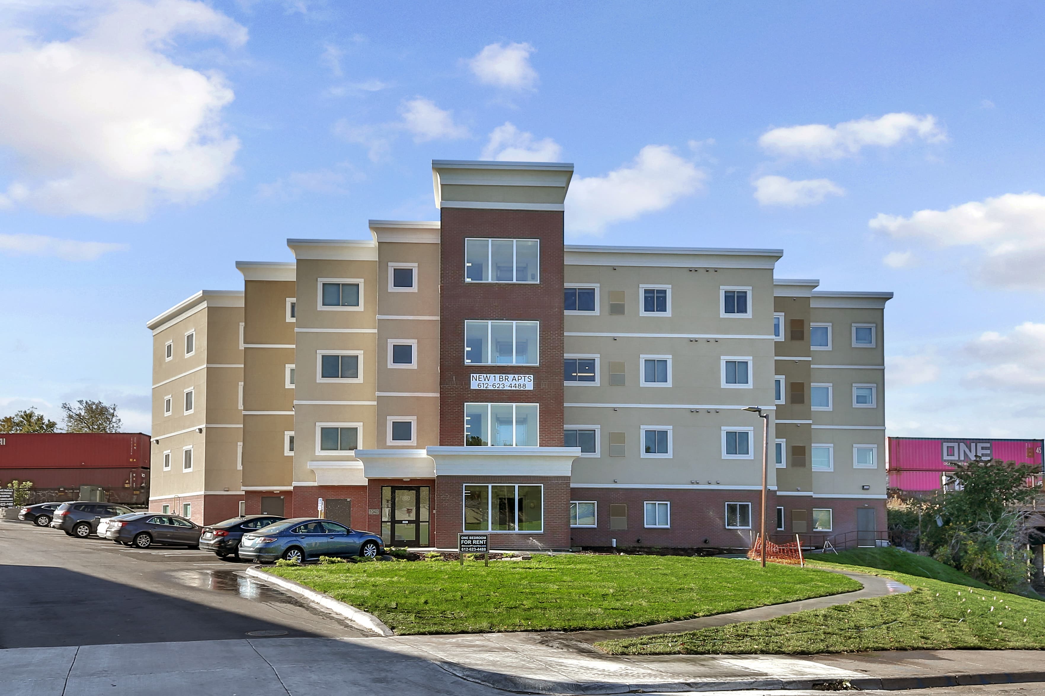 Elmwood Properties - 1040 Como Ave. SE