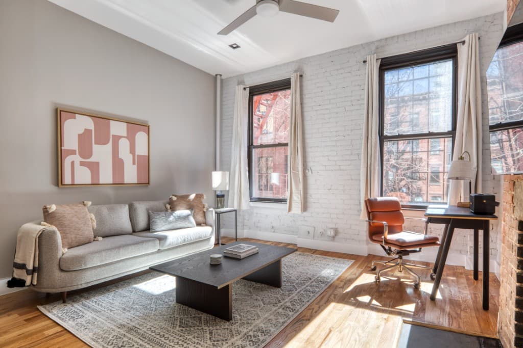 273 W 10TH ST