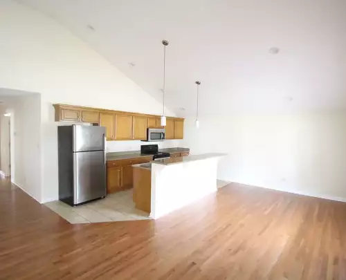 613 W Riverside Ave