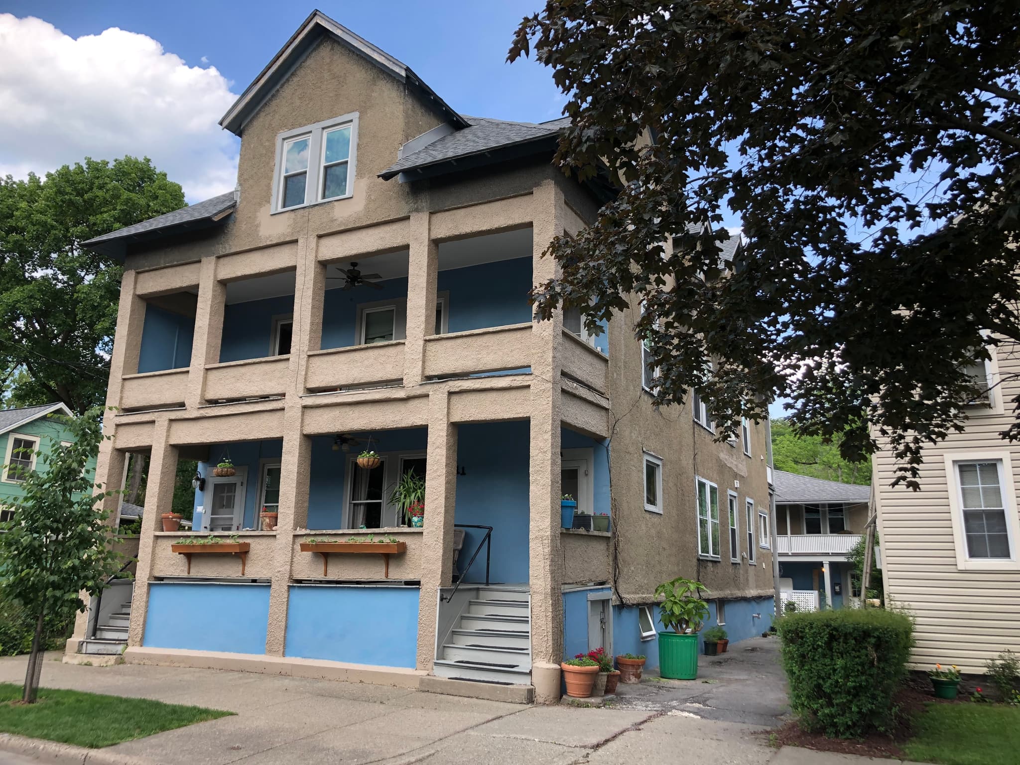 Graduate House at 811 N Tioga Street