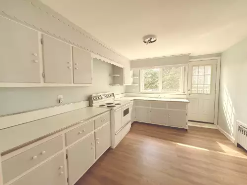 Spacious 2nd-Floor 2-Bed Apartment (Quiet Street