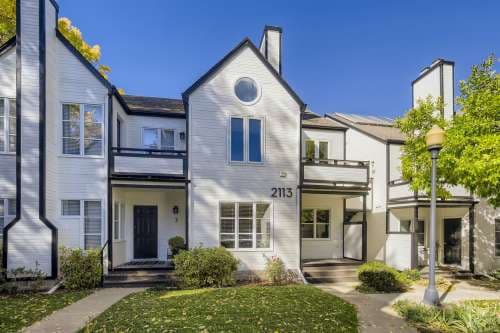 Downtown 2 BDR / 2BA - Walk to Everything