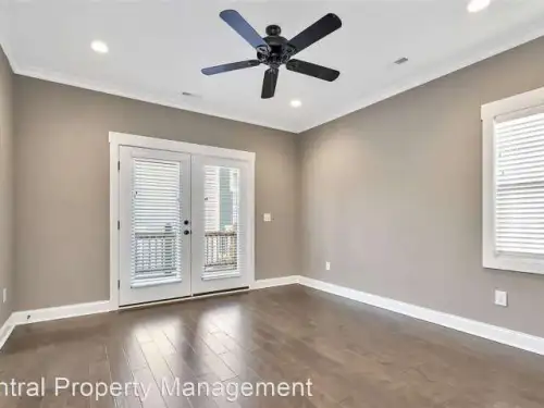 302 S Calhoun St