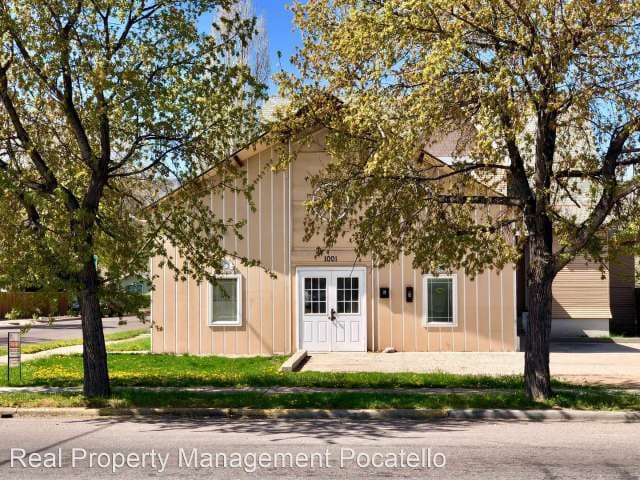 418 W Custer