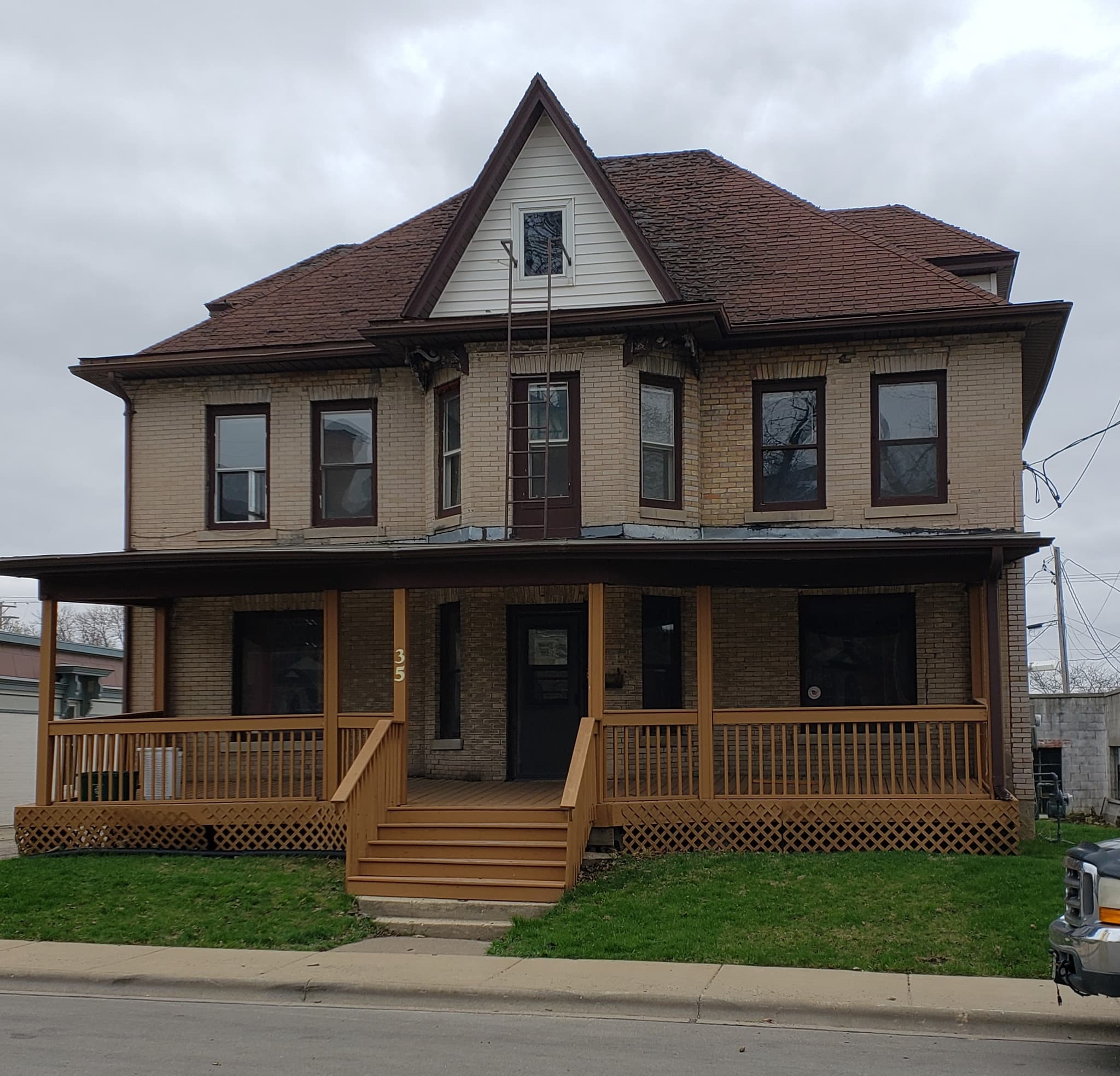 35 N Elm St