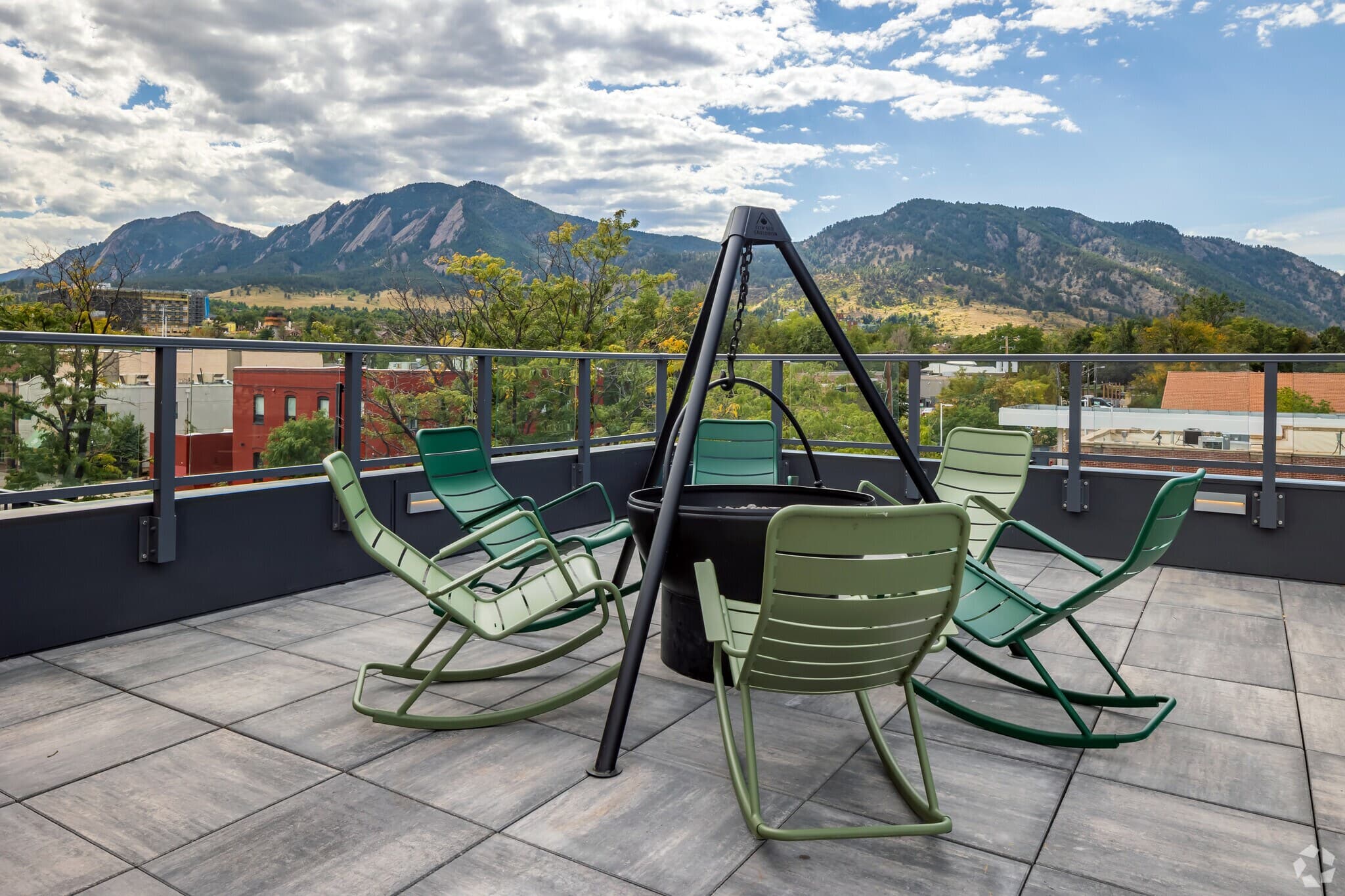 oLiv Boulder