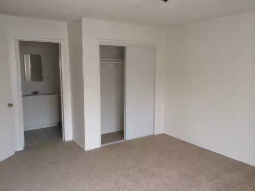 1121 Hoffman Ave