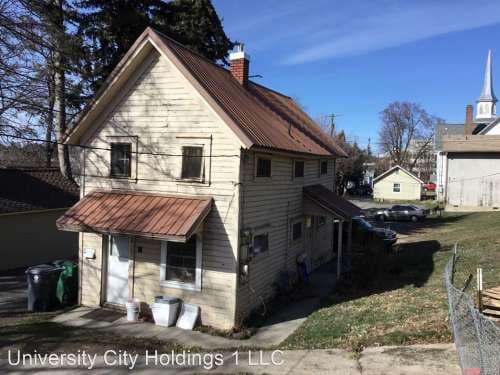 216 E 7th 1/2