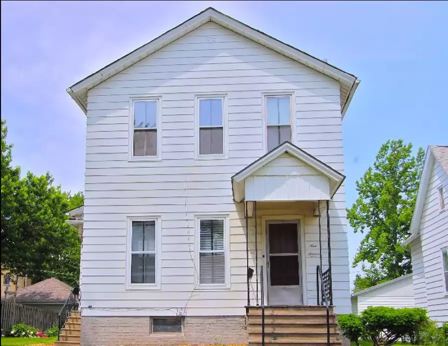 916 N East St