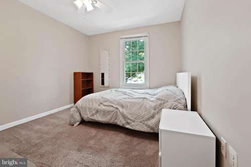 5 minute walk to GMU - Fully Furnished - Private bedroom with Private bathroom