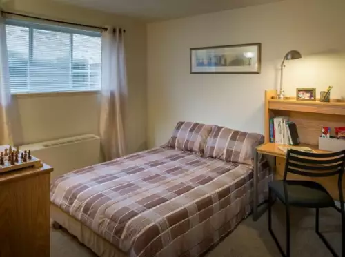 Hayes Student Living - 600 Country Club Rd