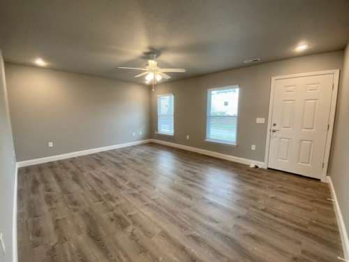 1310 E Illinois St