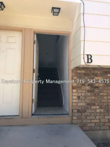 Well Maintained Upstairs Belmont Apartment 2 Bed/1 Bath $1100/$1100