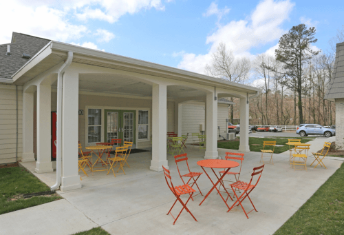 Courtyard Commons - Apartments on West Main