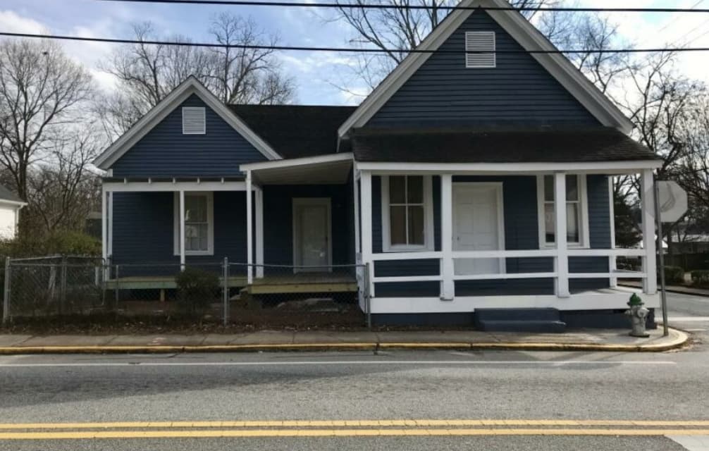 1095 W Hancock Ave