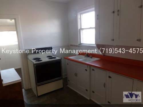 $400 Off 1st Month! Charming 1 Bedroom Apartment with Private Entrance & Covered Porch $800/$800