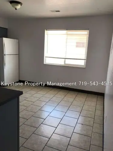 Well Maintained Upstairs Belmont Apartment 2 Bed/1 Bath $1100/$1100