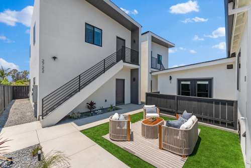 Spacious 2 bedroom unit in heart of Linda Vista **$1