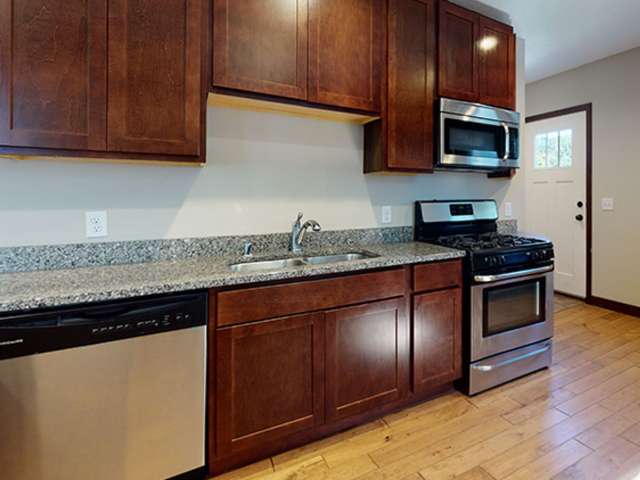 Affordable five bedroom house close to U of M campus! Great yard and parking !