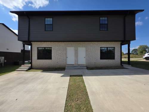 826 N Crater Ave #2