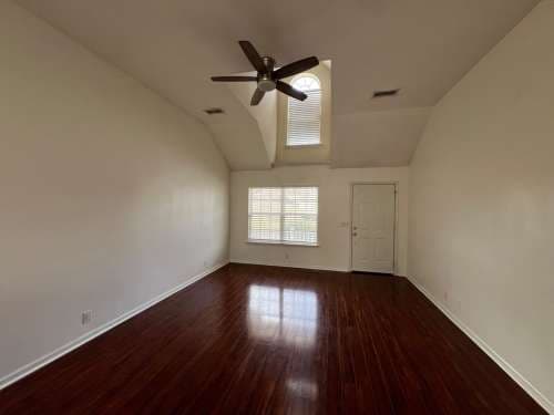 Nice 3 Bedroom 2 Bath plus Bonus Room in Murfreesboro - Available Immediately!