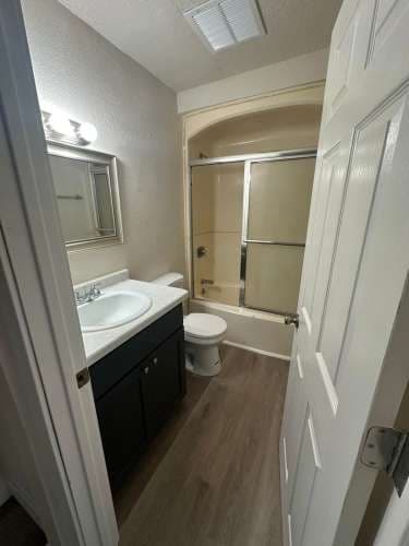 2 Bedroom Lower Duplex