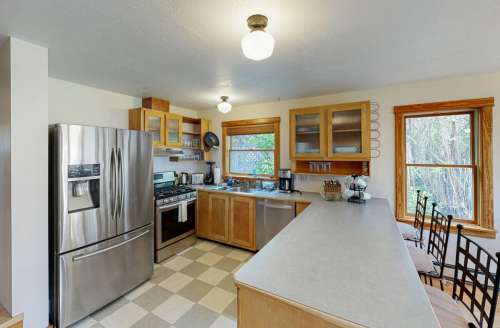 SPRING 2027 Semester Roommate wanted for downtown Bozeman Rental available Jan 1