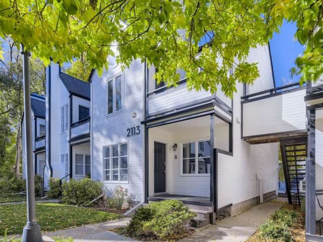 Downtown 2 BDR / 2BA - Walk to Everything