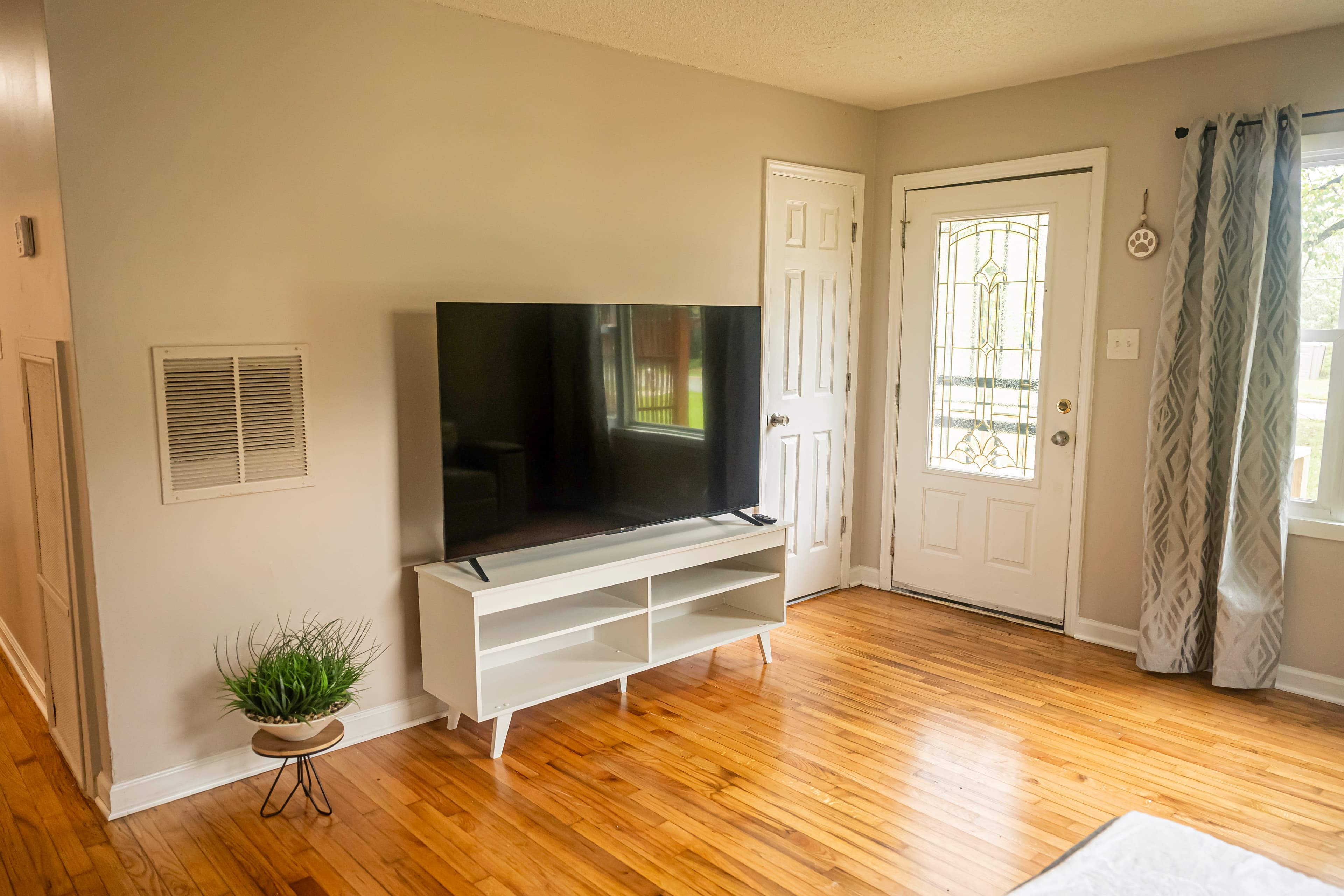 Private Furnished Room – Utilities Included | Near UNCG & NC A&T