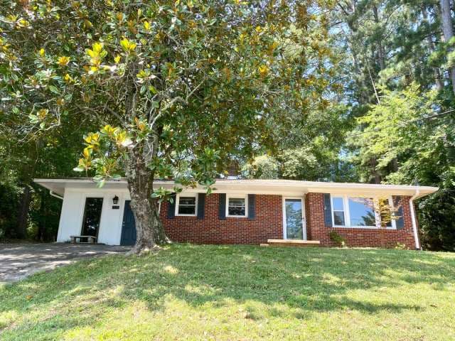 3 Bedroom Brick Ranch House in a Great Location!