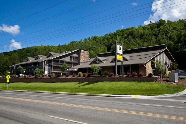 Studio West Apartments