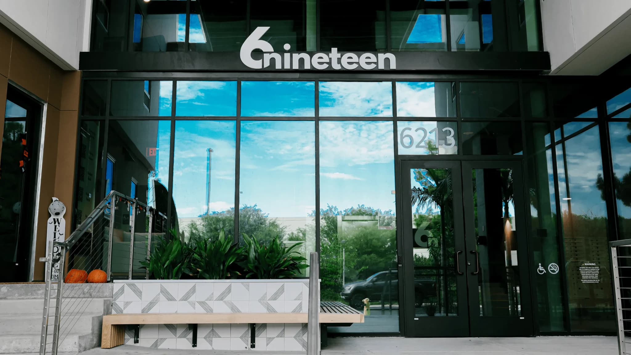 6nineteen Student Apartments