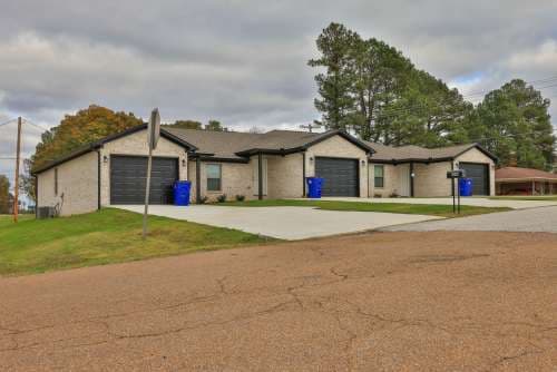 Nestled Tri-Plex in the Heart of Greenfield