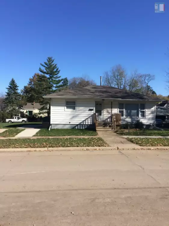 2116 Iowa St