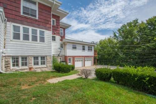 1218 N College