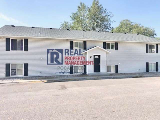 1120 E Poplar