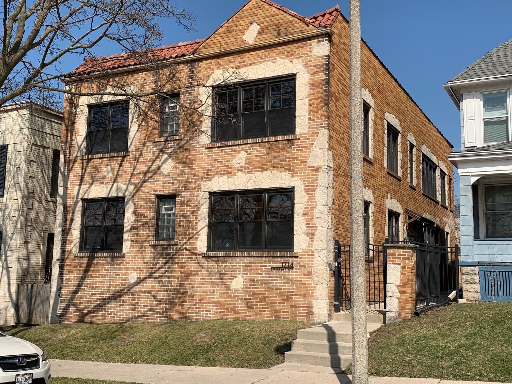 1714 E Geneva Pl