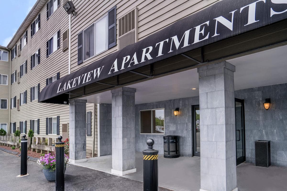 Lakeview Apartment Homes