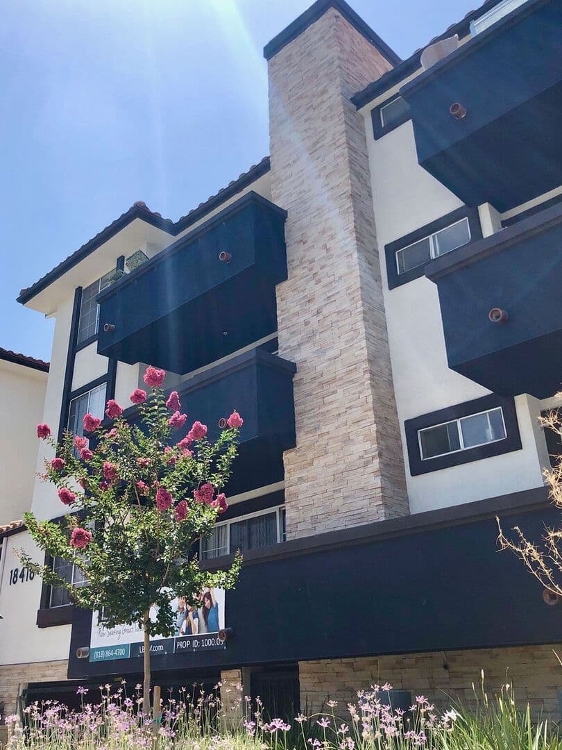 Maravilla Apartments