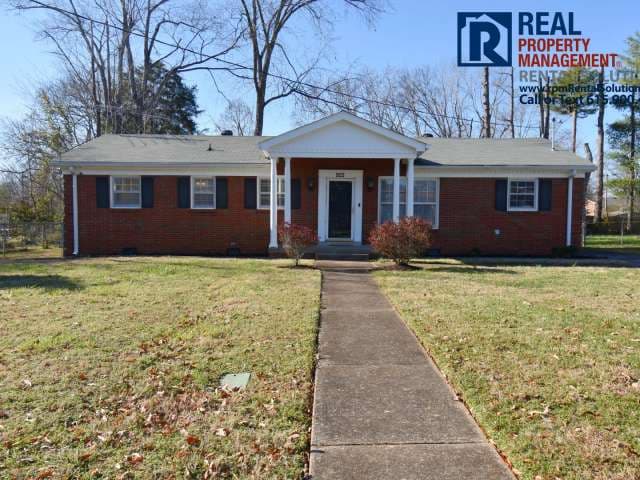 Charming 3bd ranch style home in Murfreesboro with large backyard!