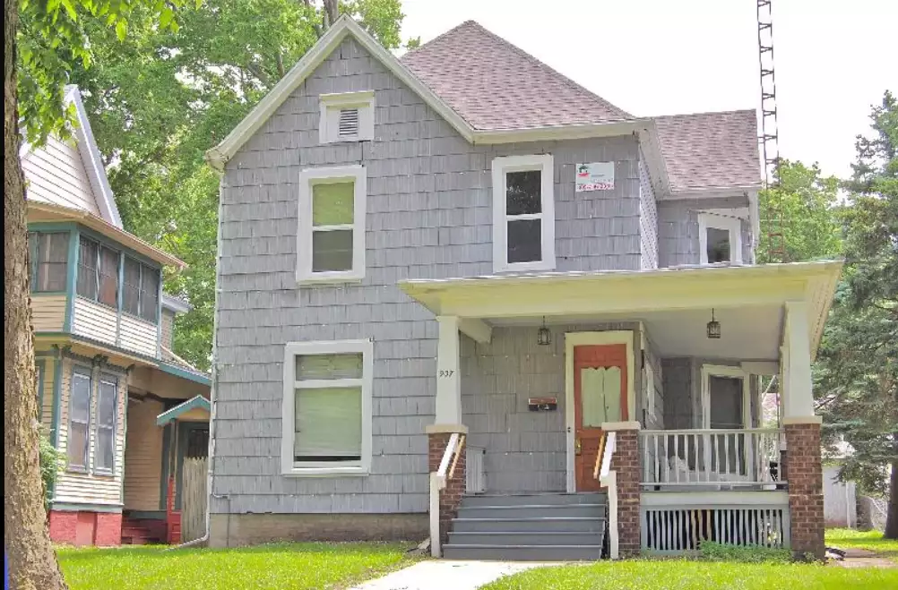 907 North East Street